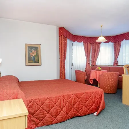 Flos Hotel 3*