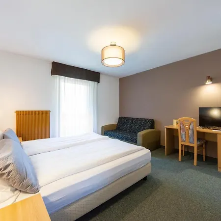 Flos Hotel