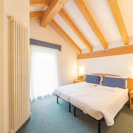 Flos Hotel 3*