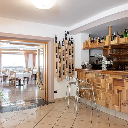 Flos Hotel